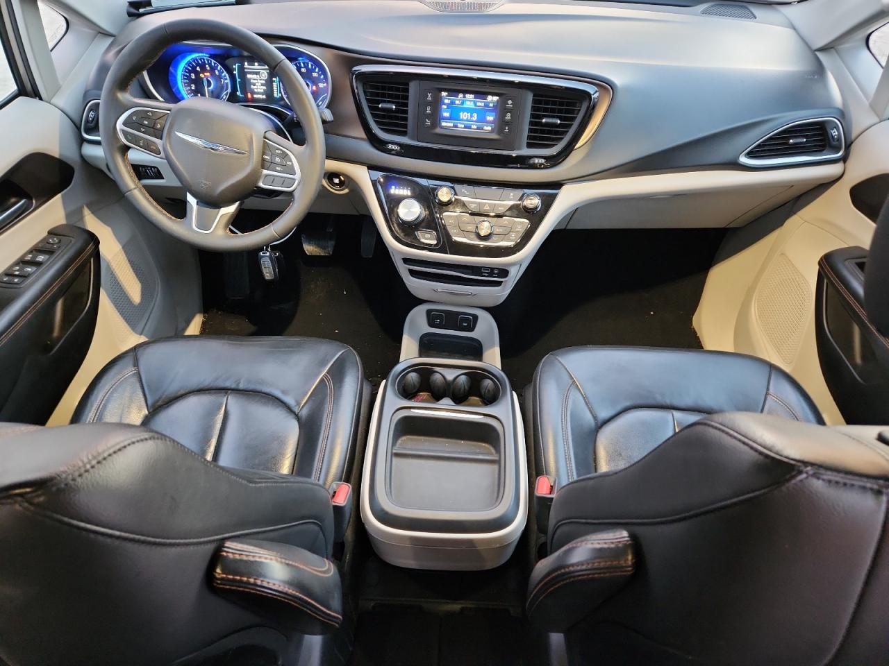 2017 Chrysler Pacifica Touring L VIN: 2C4RC1BG2HR536013 Lot: 92439705