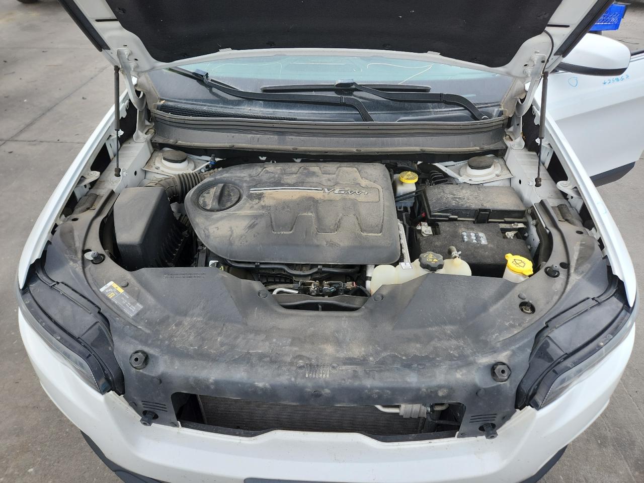 2019 Jeep Cherokee Latitude Plus VIN: 1C4PJMLX1KD112314 Lot: 91805485