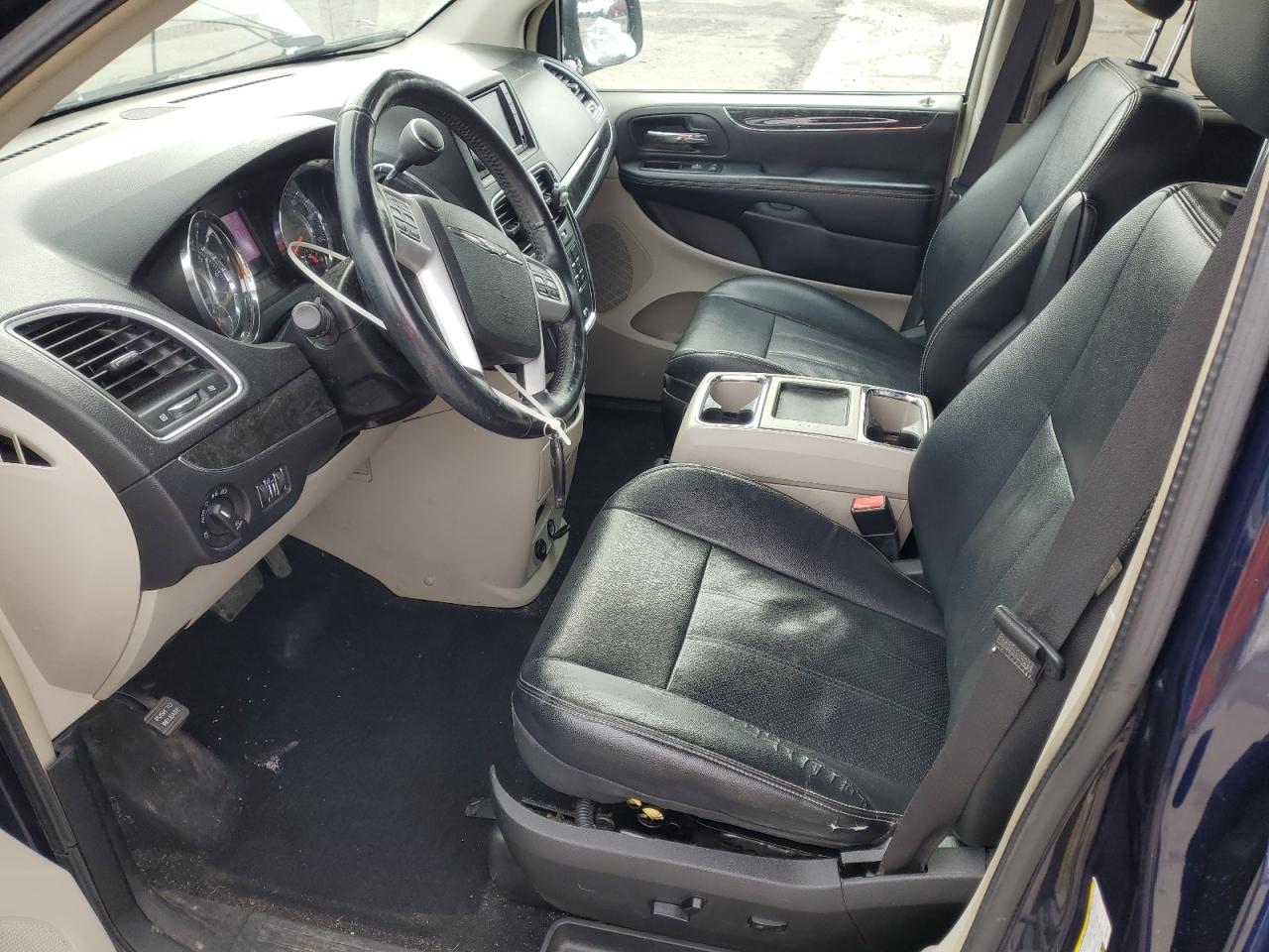 2015 Chrysler Town & Country Touring L VIN: 2C4RC1CGXFR674734 Lot: 92193855