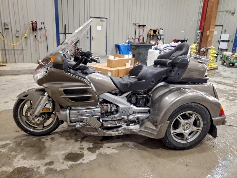 2004 HONDA GL1800   