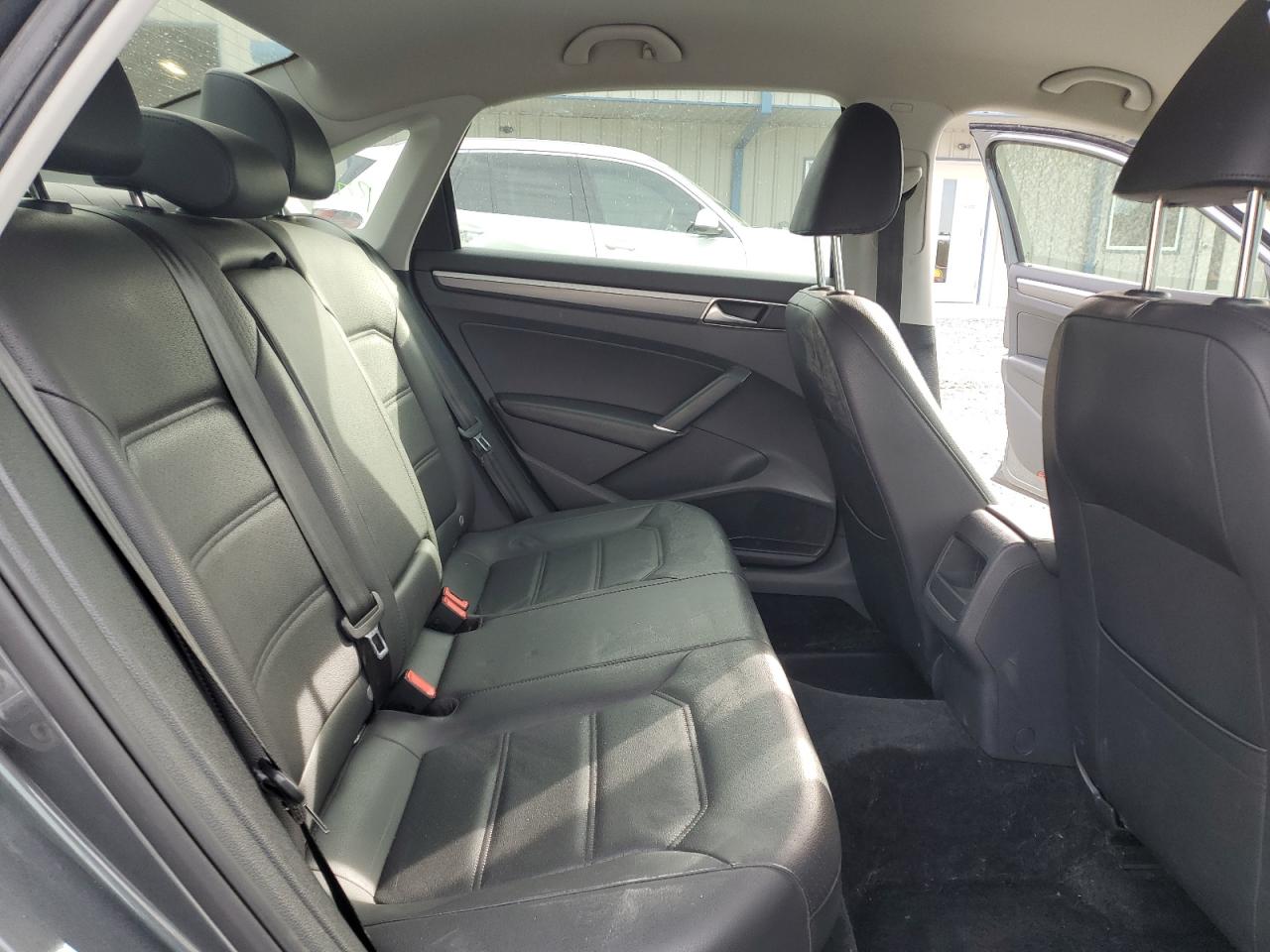 2018 Volkswagen Passat S VIN: 1VWAA7A3XJC015847 Lot: 92220855