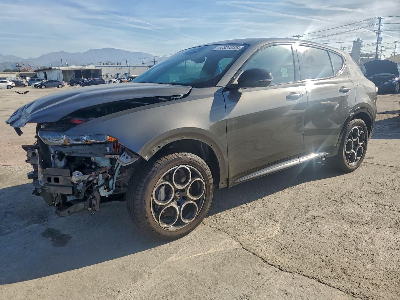 2025 Alfa Romeo Tonale Base