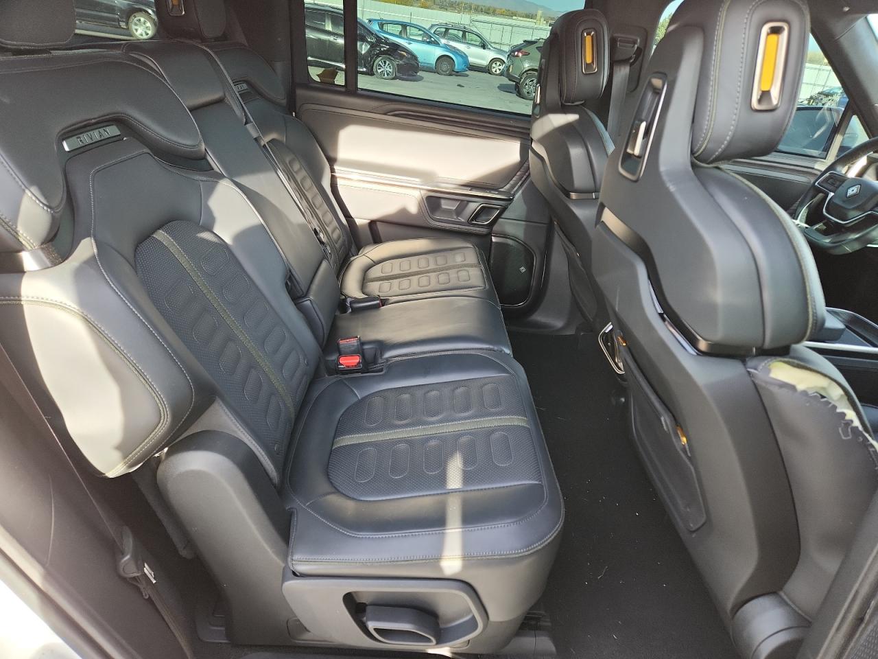 2024 Rivian R1S Adventure VIN: 7PDSGBBA0RN037077 Lot: 90658325