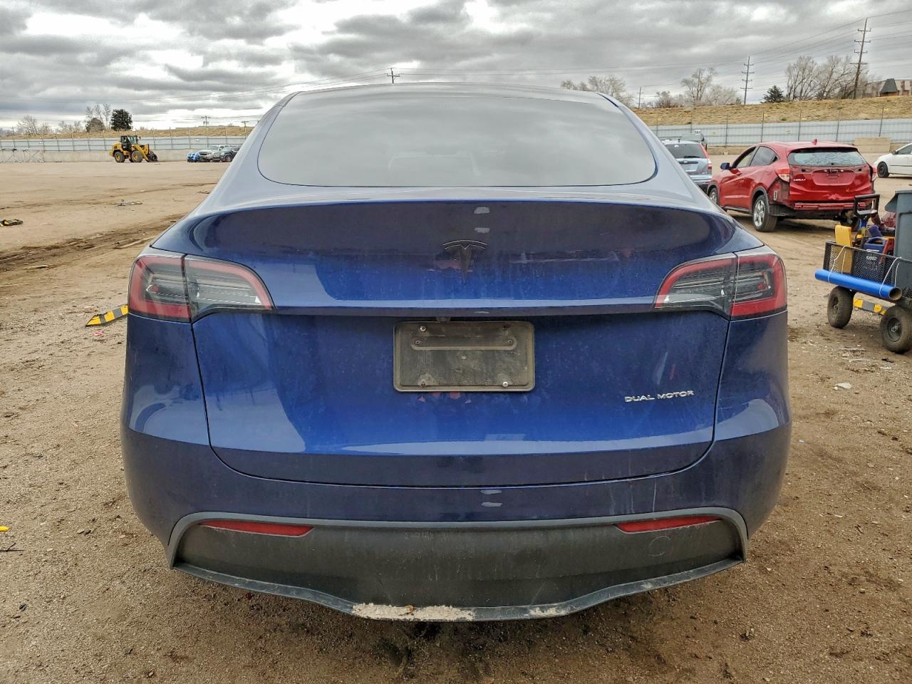 2024 Tesla Model Y VIN: 7SAYGAEEXRF099520 Lot: 94346745