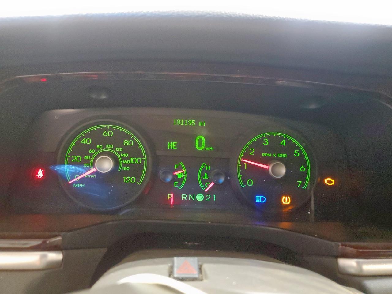 2009 Lincoln Town Car Signature Limited VIN: 2LNHM82V89X635797 Lot: 92693215