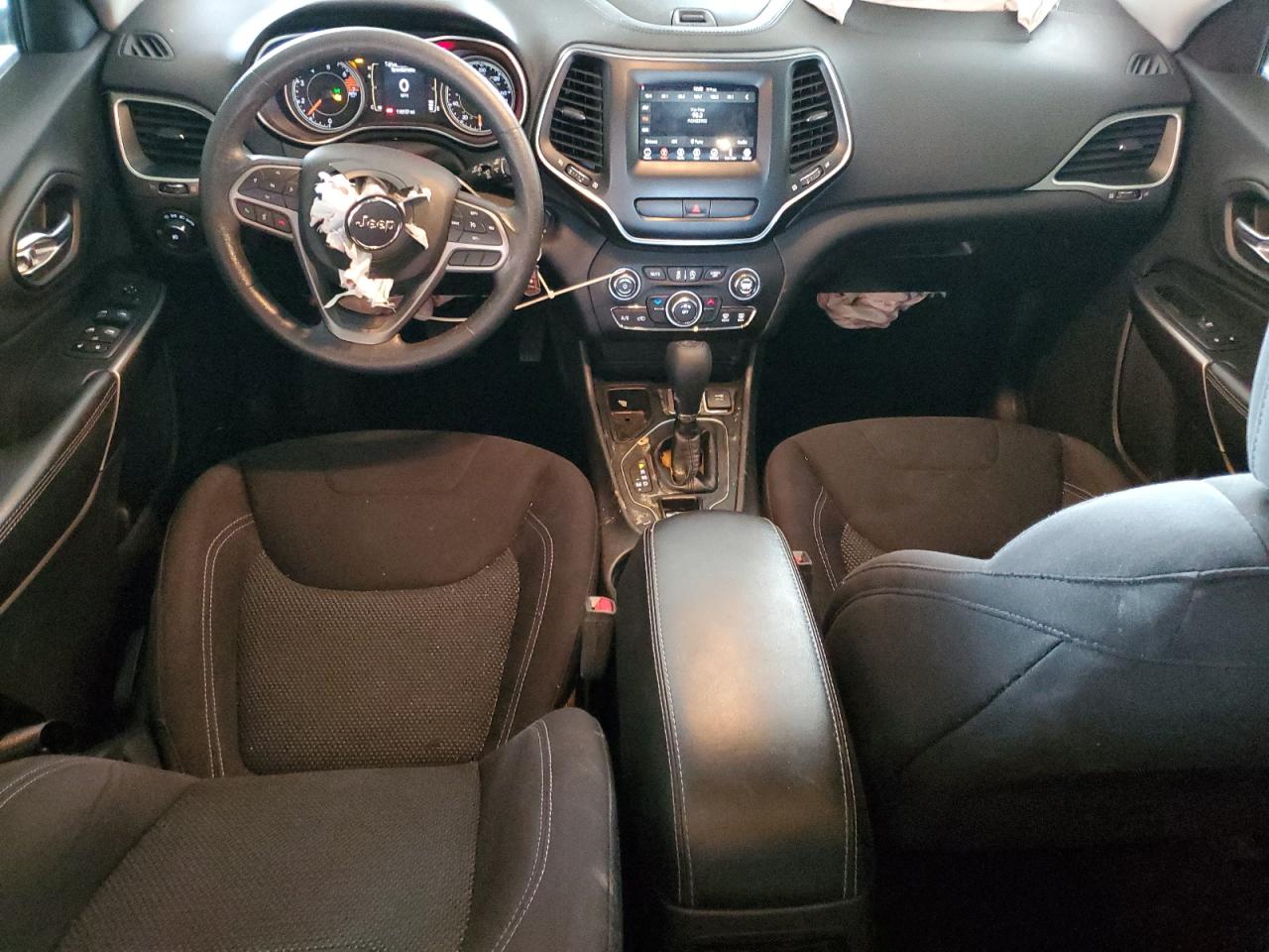 2019 Jeep Cherokee Latitude VIN: 1C4PJLCB8KD490435 Lot: 92873165