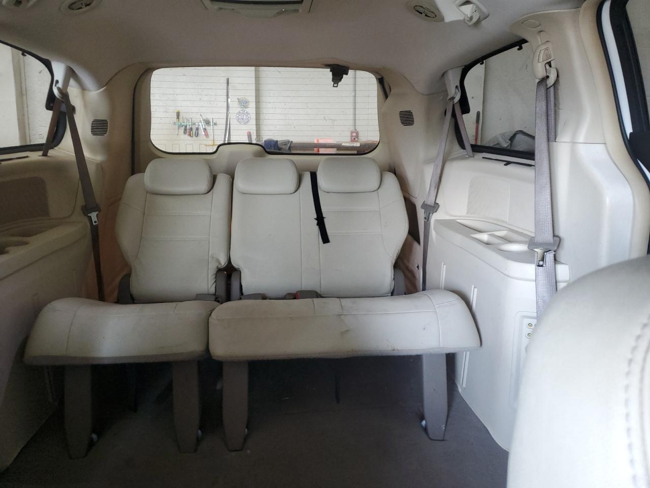 2010 Chrysler Town & Country Touring VIN: 2A4RR5D14AR142933 Lot: 92393195