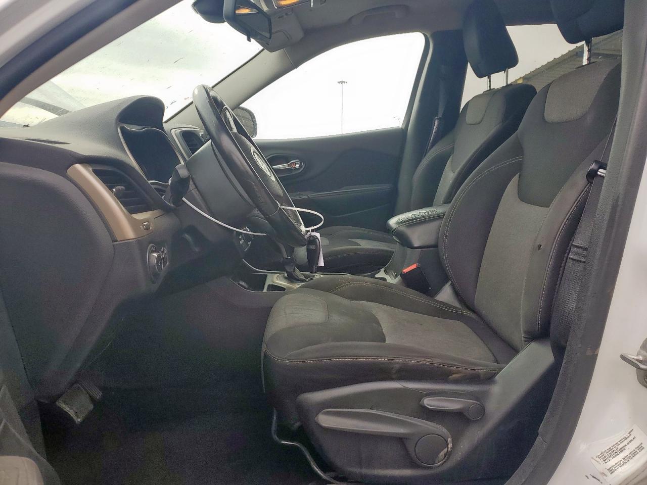 2014 Jeep Cherokee Latitude VIN: 1C4PJLCS4EW116817 Lot: 92706495