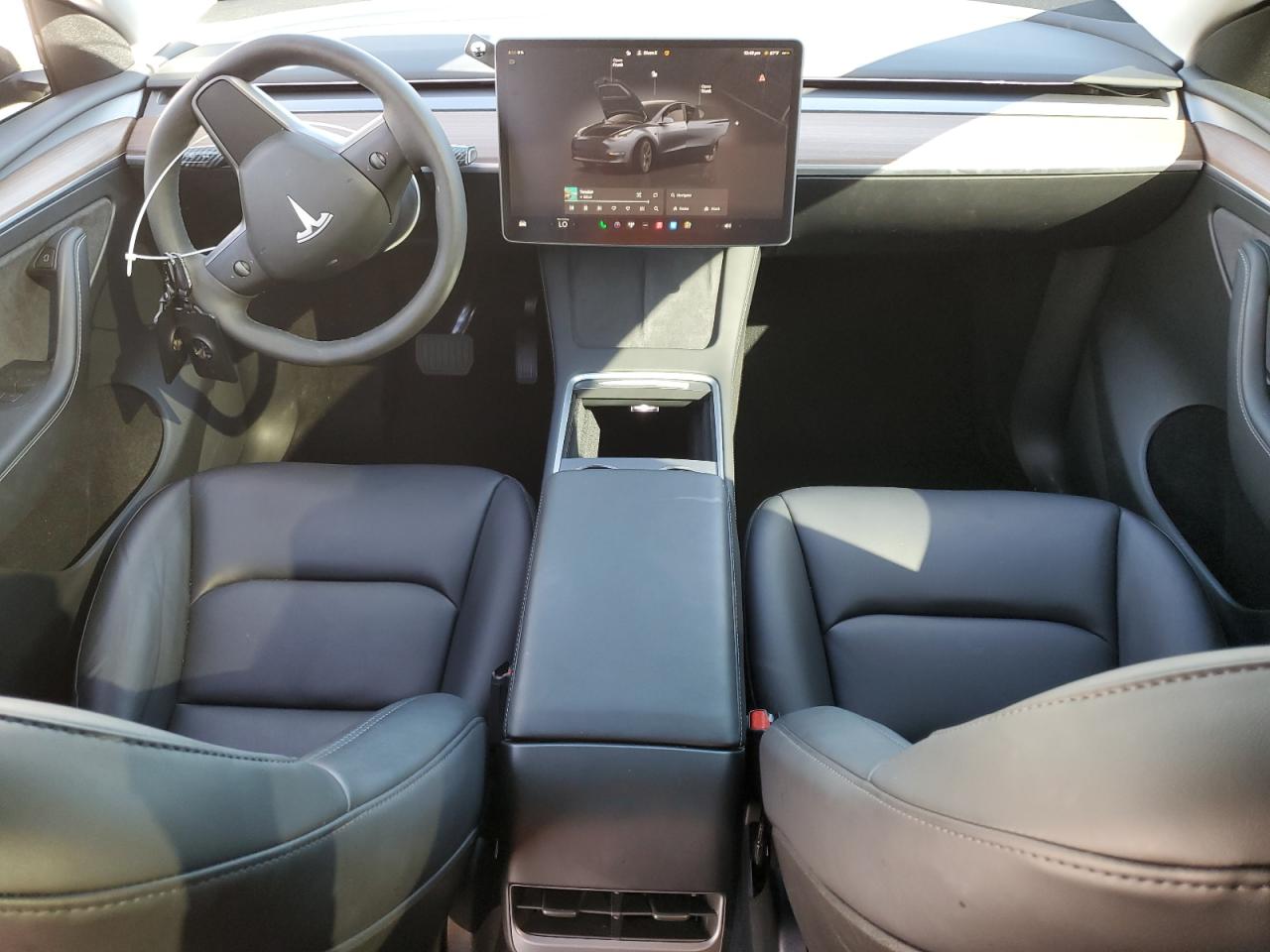 2024 Tesla Model Y VIN: 7SAYGDED2RF207587 Lot: 92103475