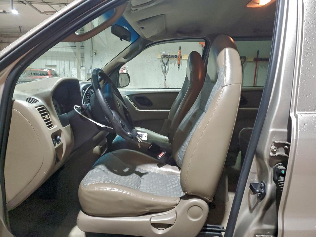 2001 Ford Escape Xls VIN: 1FMYU02101KA46605 Lot: 94097625