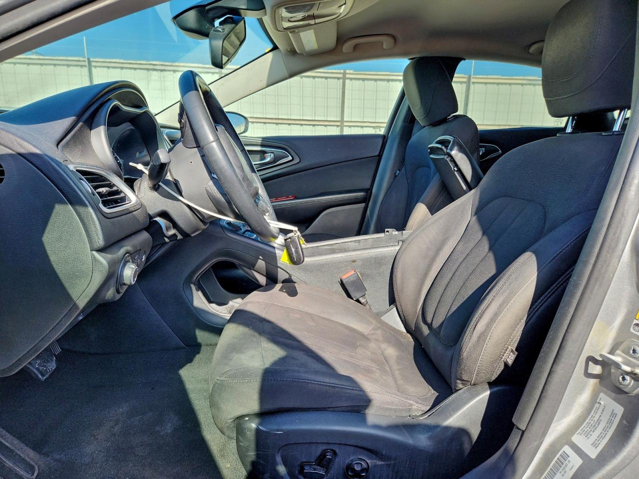 2015 Chrysler 200 Limited VIN: 1C3CCCAB2FN602372 Lot: 94060595