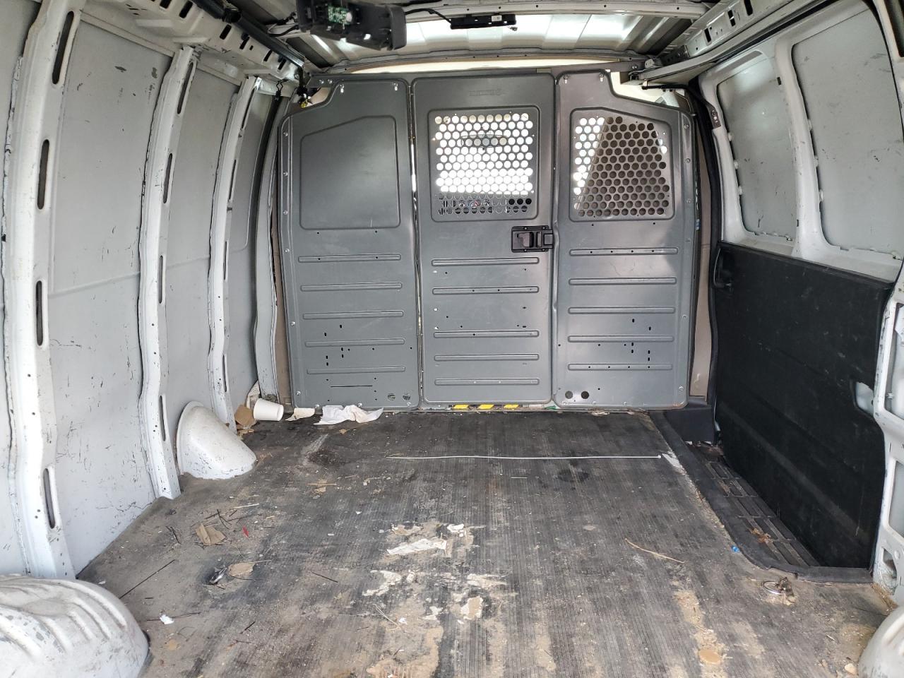 2017 Chevrolet Express G2500 Delivery Van VIN: 1GCWGAFFXH1318592 Lot: 92176435