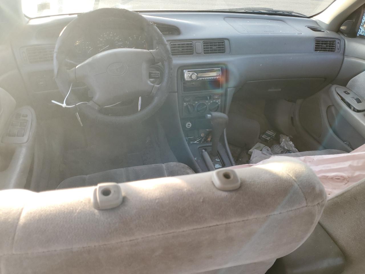 1999 Toyota Camry Ce VIN: 4T1BG22KXXU568284 Lot: 92107365