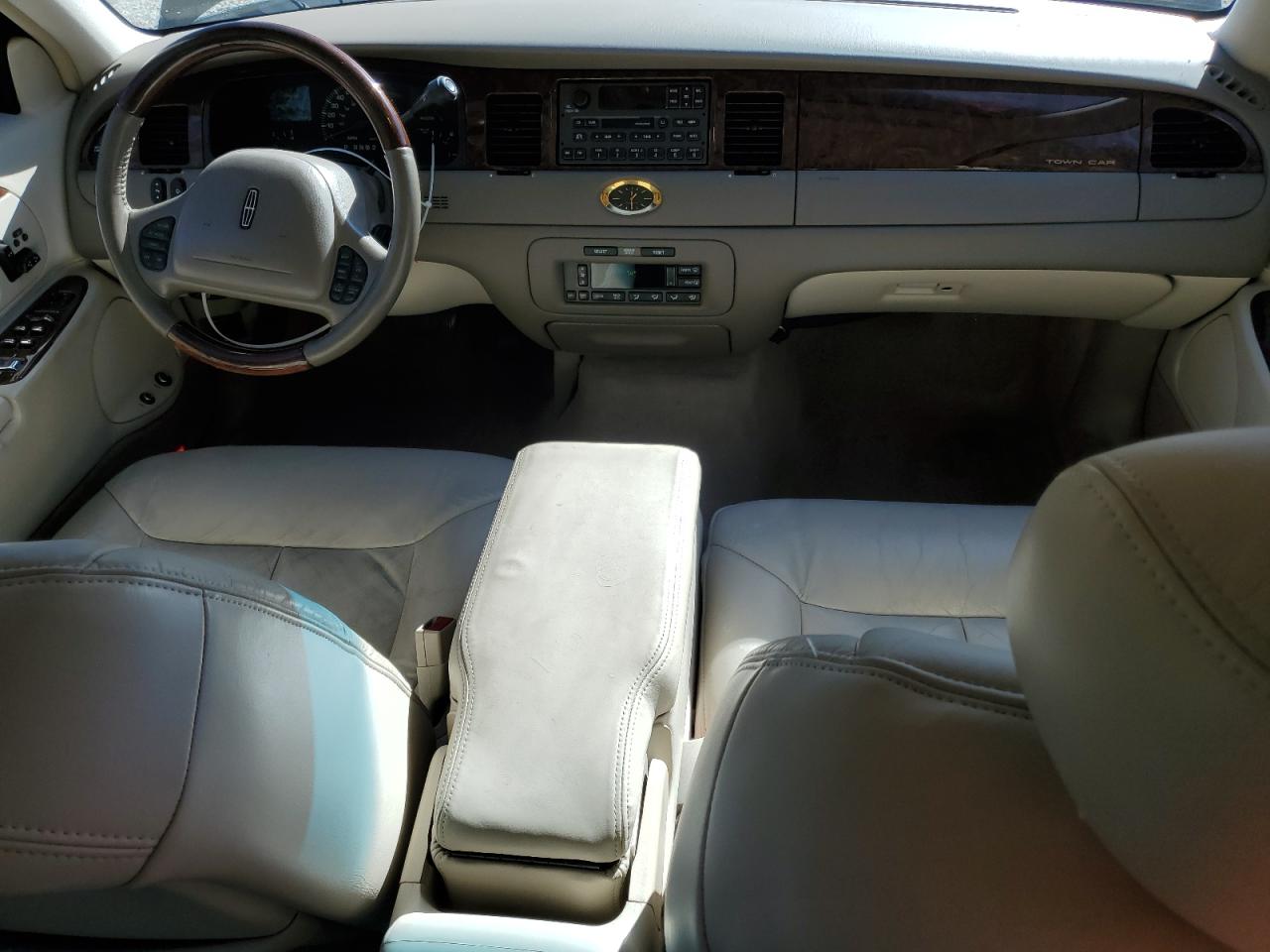 2001 Lincoln Town Car Cartier VIN: 1LNHM83W51Y723170 Lot: 92514685