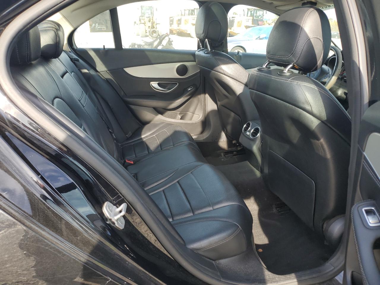 2015 Mercedes-Benz C 300 VIN: 55SWF4JB7FU088330 Lot: 92912335