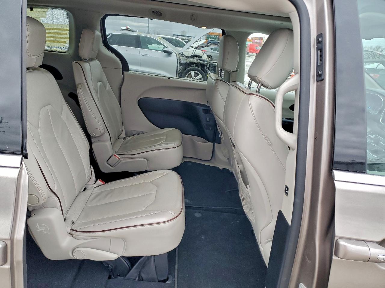 2017 Chrysler Pacifica Limited VIN: 2C4RC1GGXHR656764 Lot: 94243235