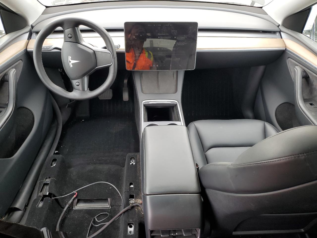 2024 Tesla Model Y VIN: 7SAYGDEE6RA264512 Lot: 90644375