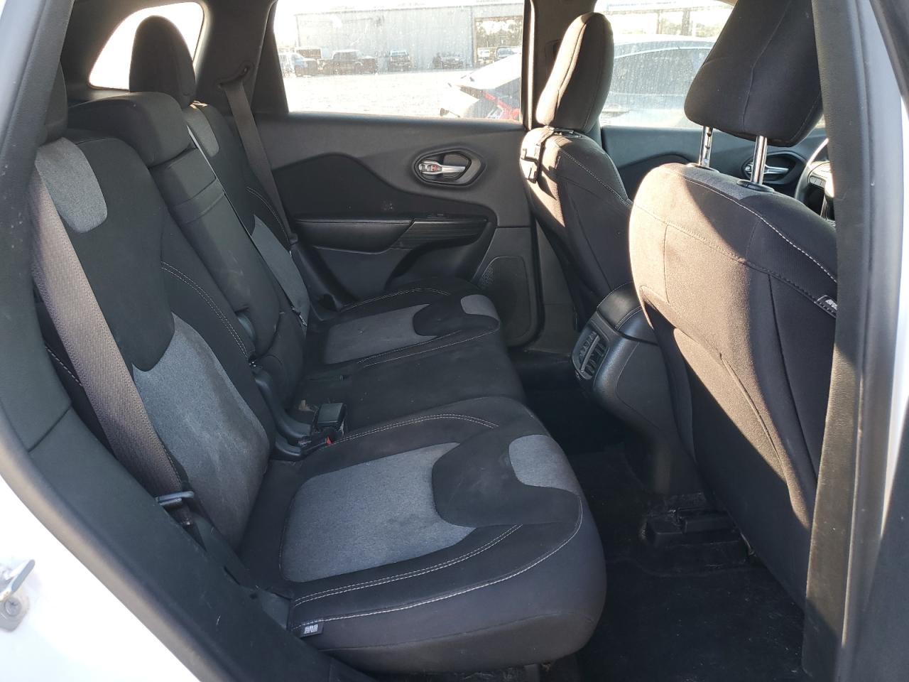 2015 Jeep Cherokee Sport VIN: 1C4PJLAB0FW596553 Lot: 91819645