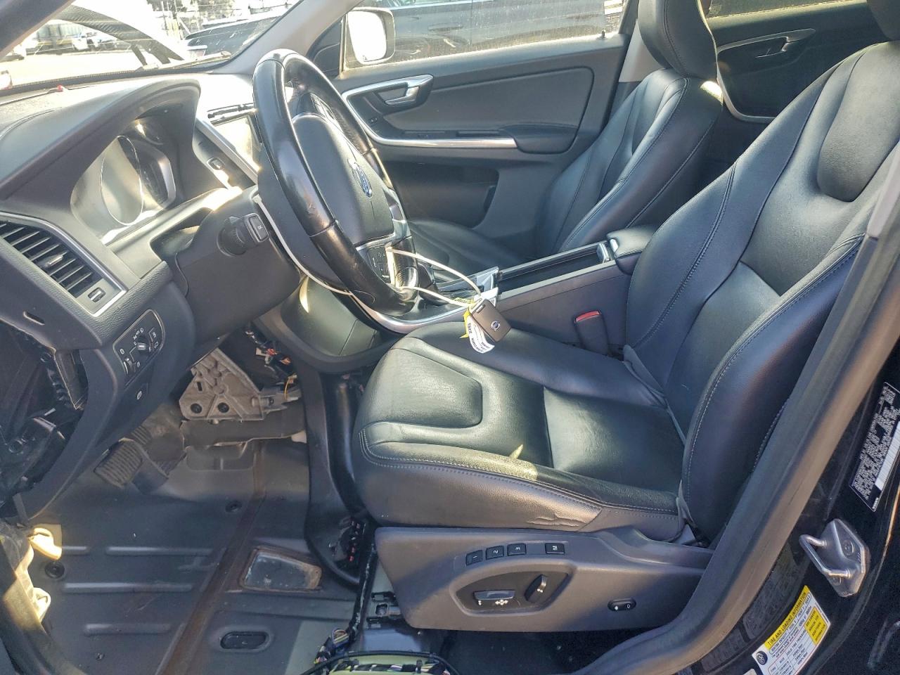 2016 Volvo Xc60 T5 Premier VIN: YV4612RK5G2795050 Lot: 93332635