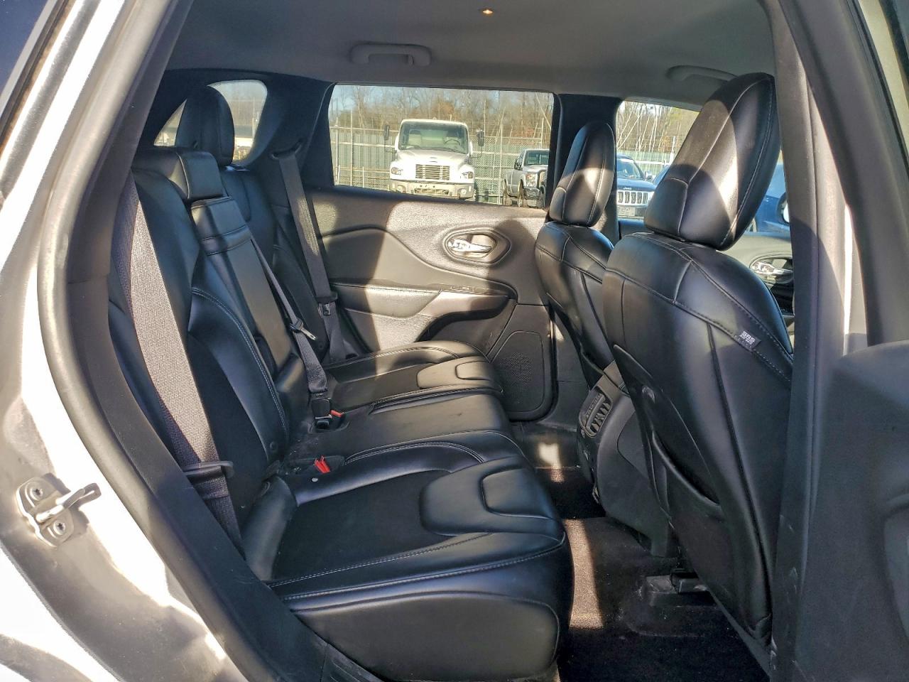 2019 Jeep Cherokee Latitude Plus VIN: 1C4PJMLX4KD230678 Lot: 93640415