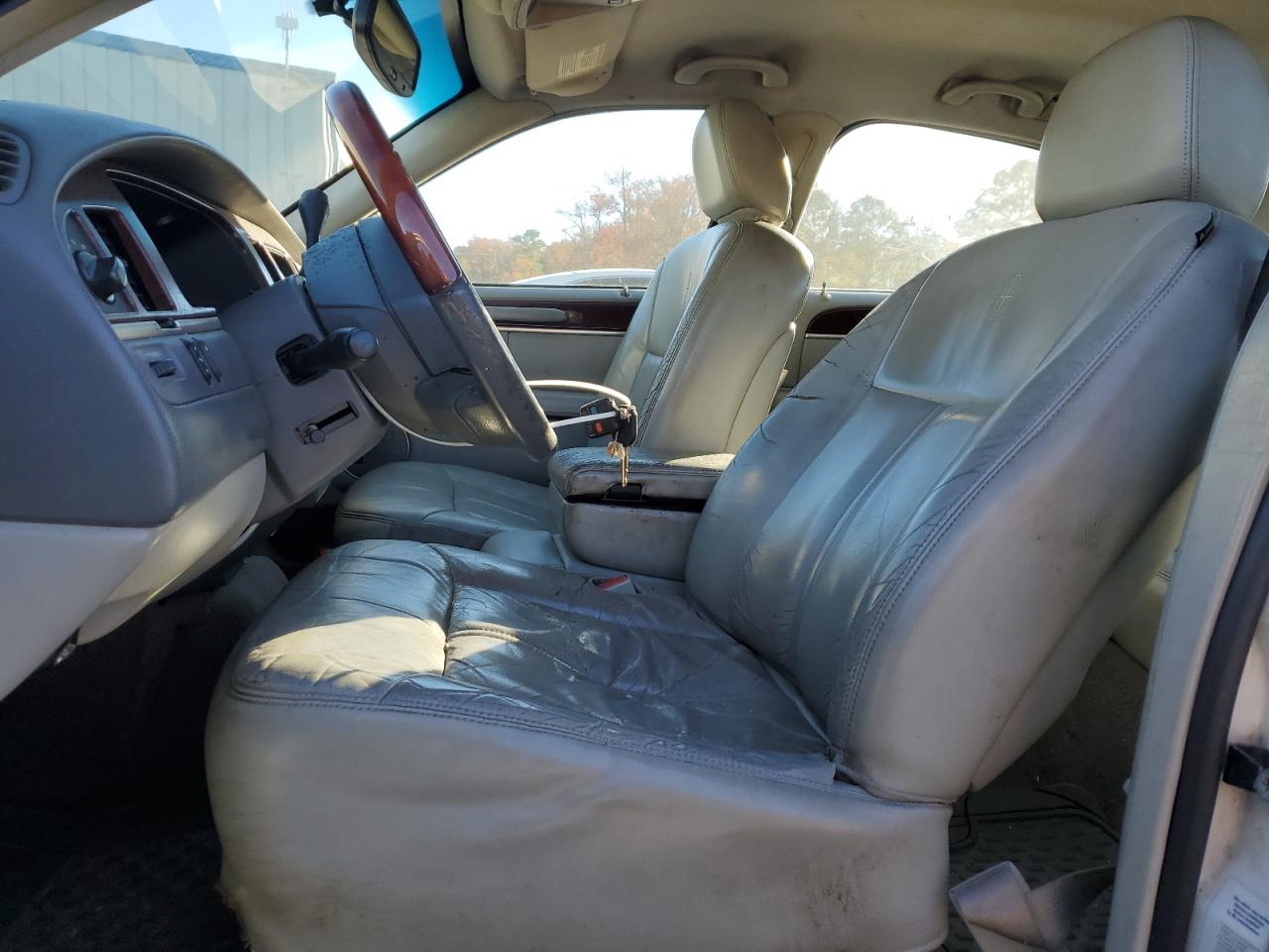 2005 Lincoln Town Car Signature Limited VIN: 1LNHM82W45Y642491 Lot: 92228805