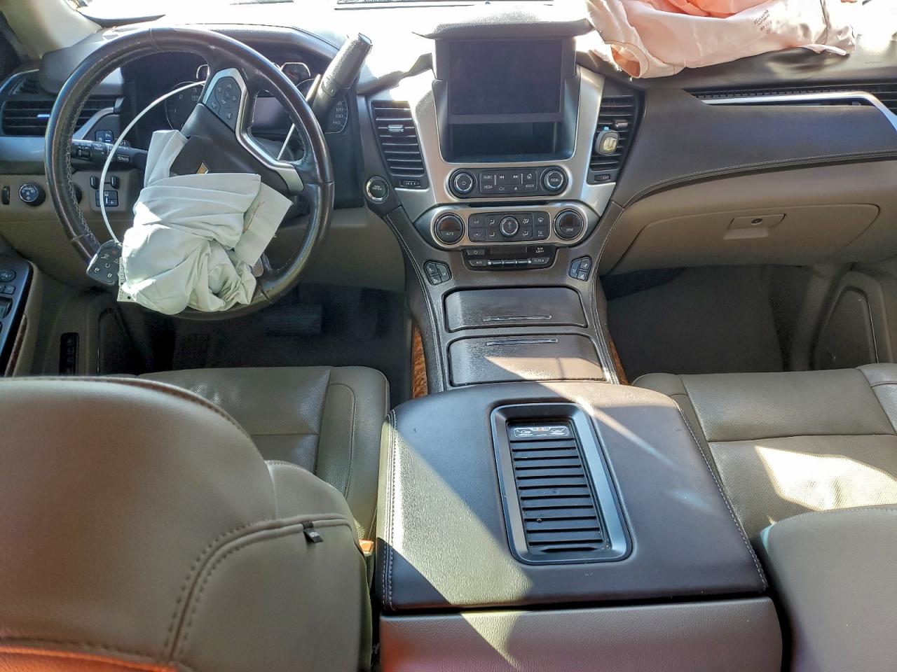 2018 Chevrolet Suburban K1500 Premier VIN: 1GNSKJKC4JR135843 Lot: 94565775