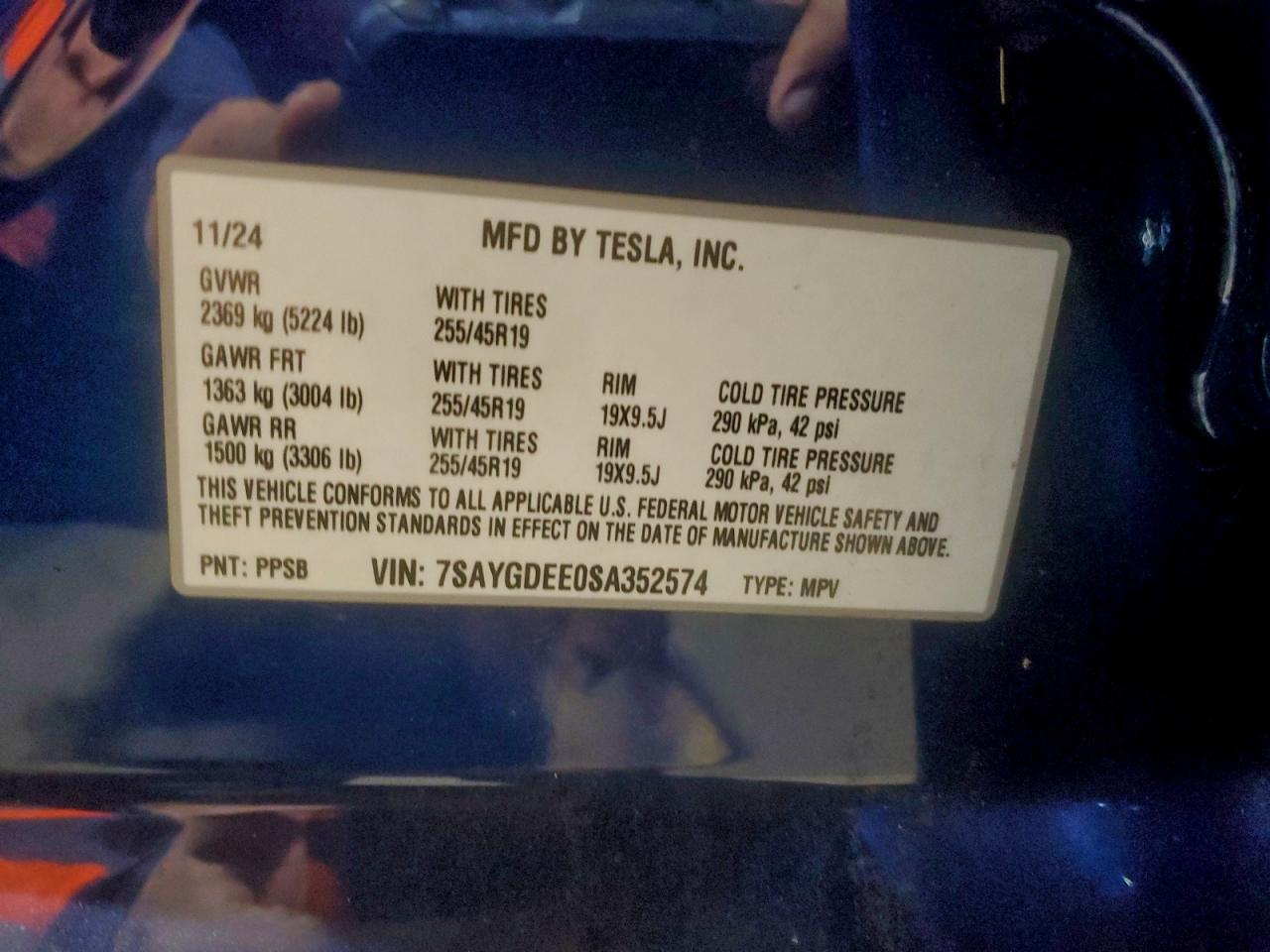 2025 Tesla Model Y VIN: 7SAYGDEE0SA352574 Lot: 93767855