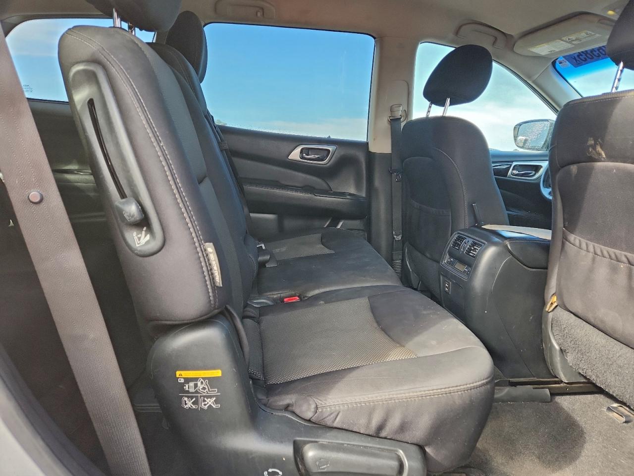 2018 Nissan Pathfinder S VIN: 5N1DR2MN0JC614647 Lot: 94136585