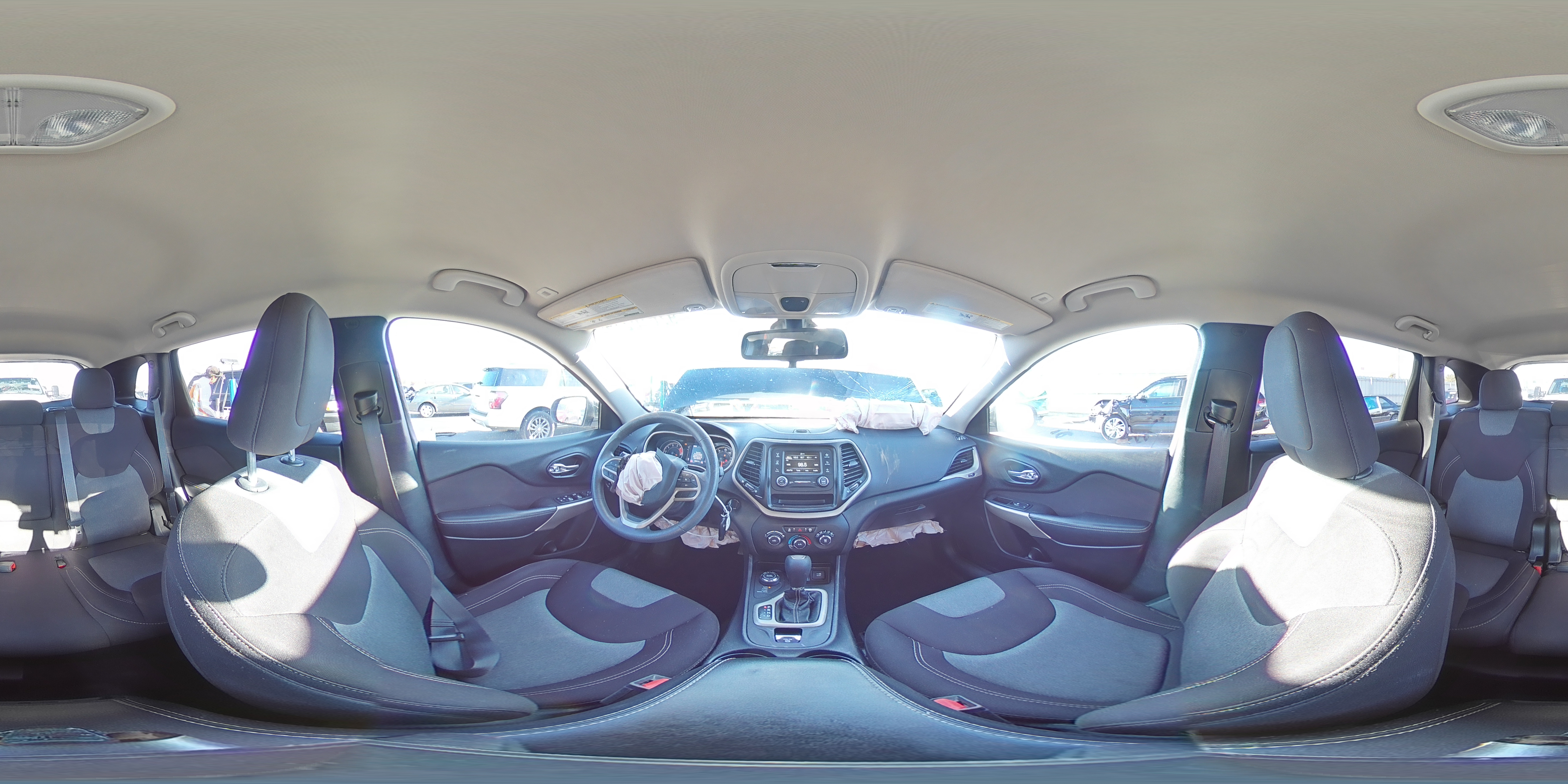 2018 Jeep Cherokee Latitude VIN: 1C4PJMCX0JD516137 Lot: 92670275