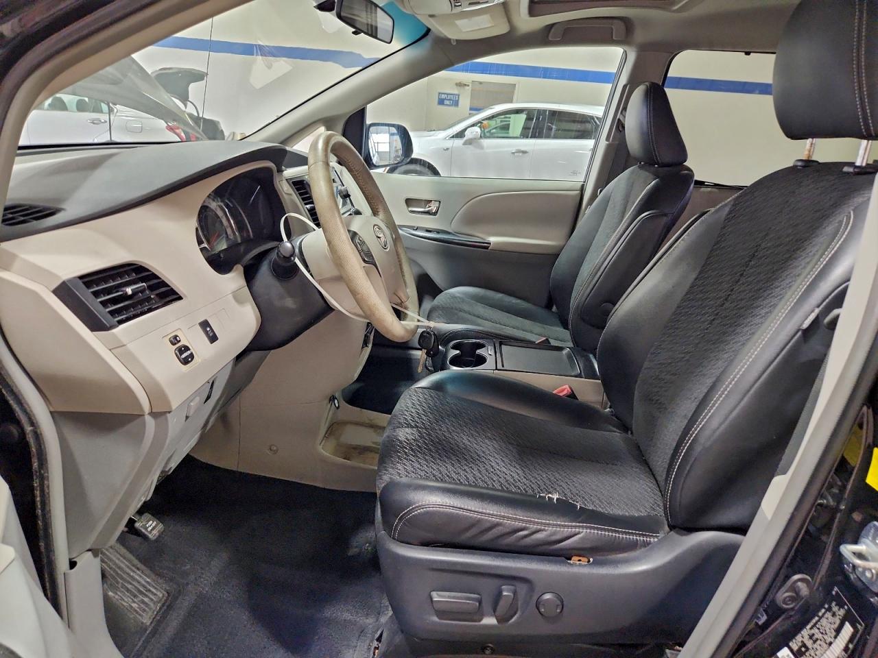 2011 Toyota Sienna Sport VIN: 5TDXK3DC3BS078321 Lot: 93900495