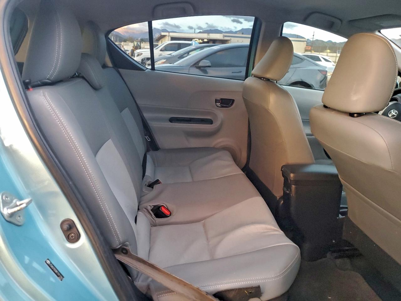 2012 Toyota Prius C VIN: JTDKDTB38C1011963 Lot: 92752435