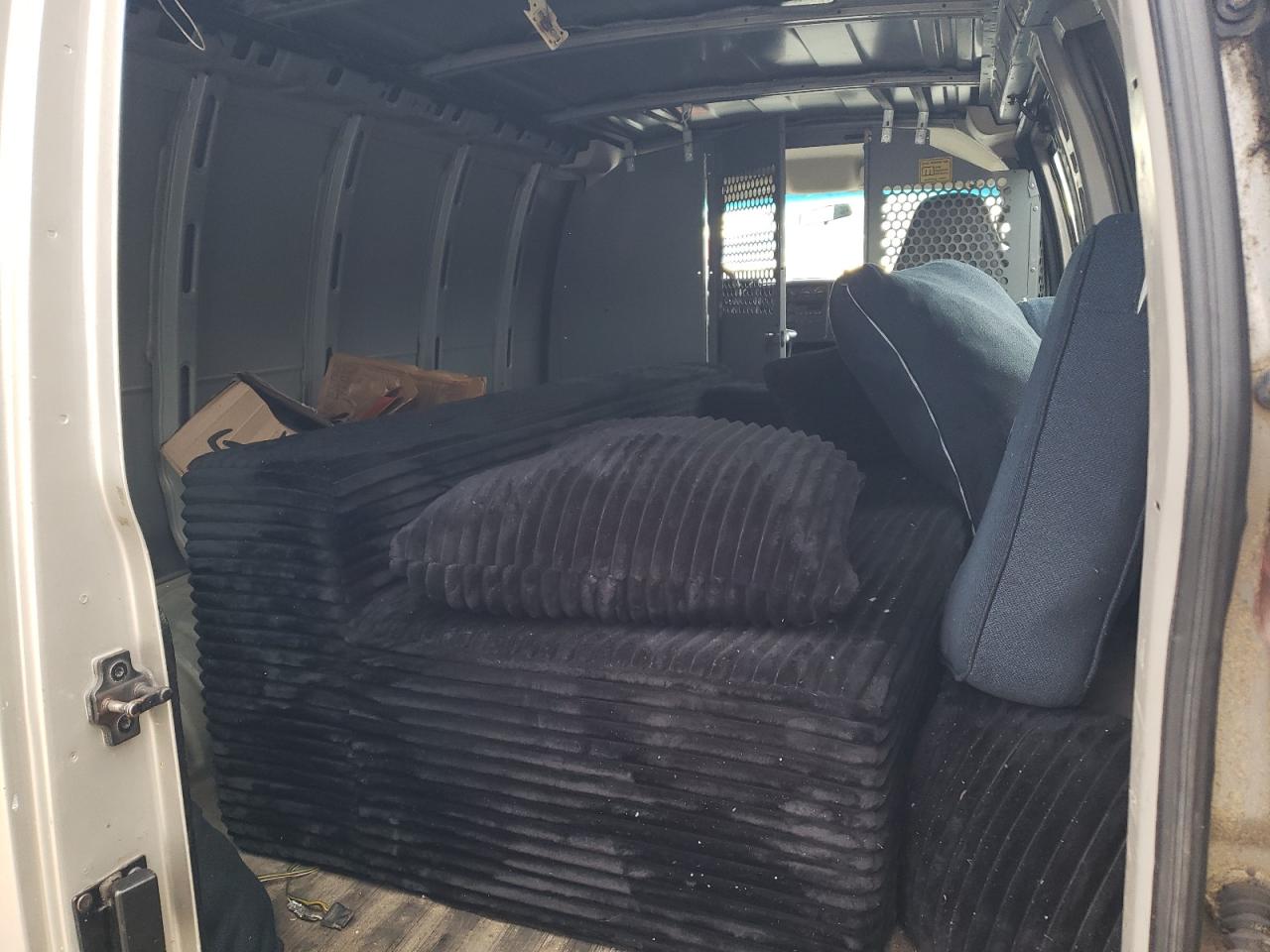 2004 Chevrolet Express G3500 VIN: 1GCHG35U341112237 Lot: 91806005