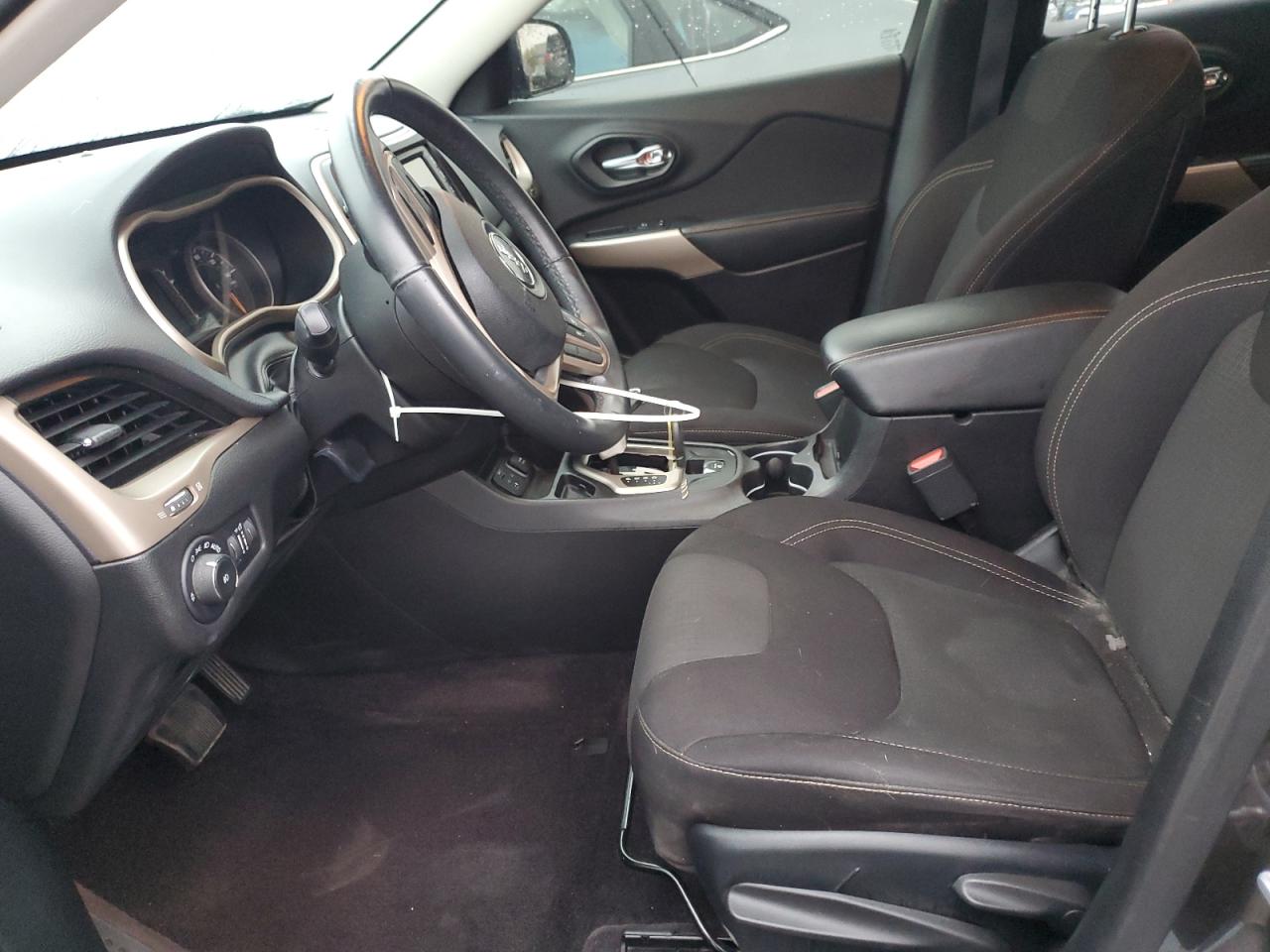 2017 Jeep Cherokee Latitude VIN: 1C4PJLCB5HW643463 Lot: 86161625