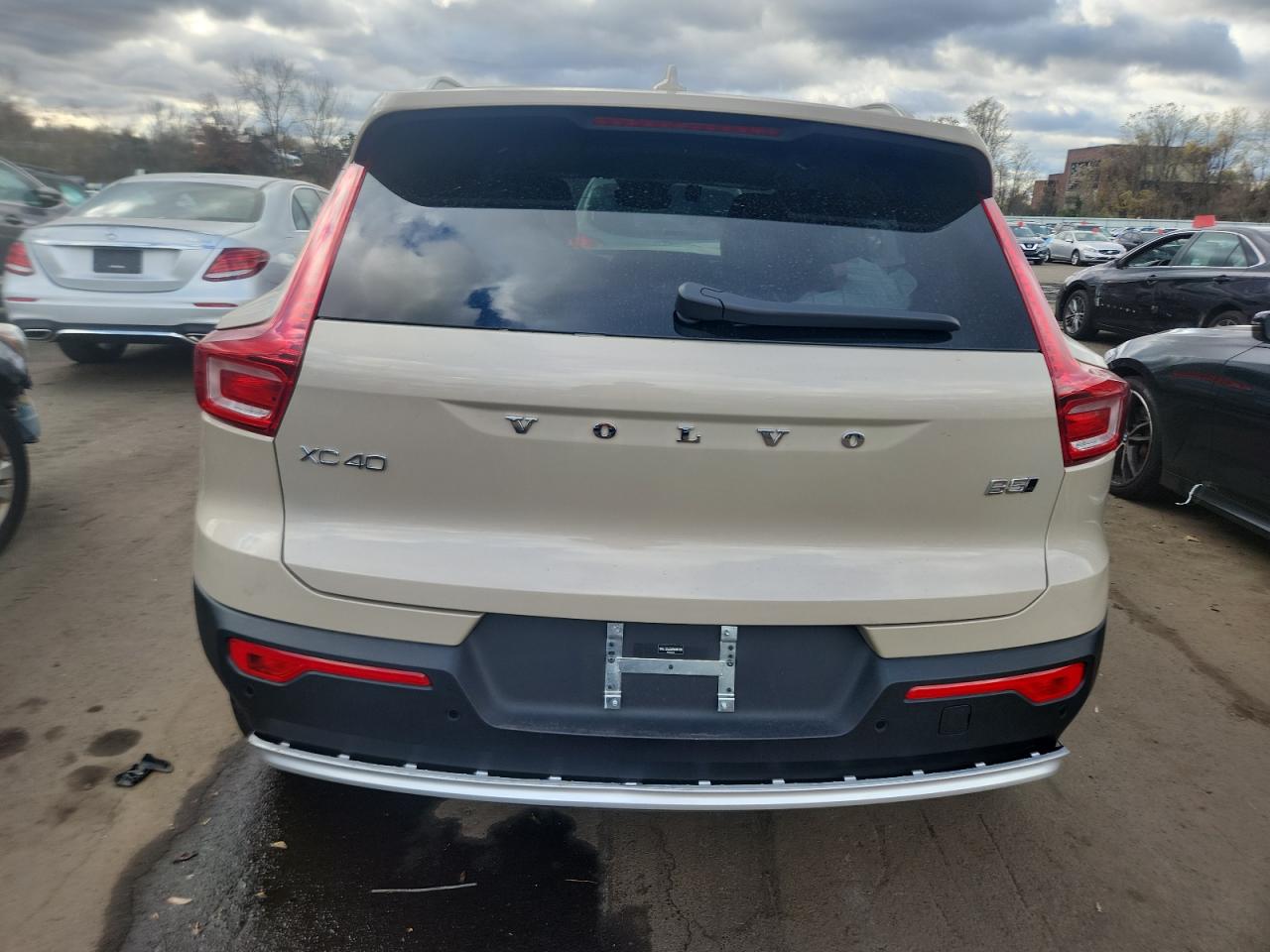 2025 Volvo Xc40 Core VIN: YV4L12UJ3S2600136 Lot: 91455235