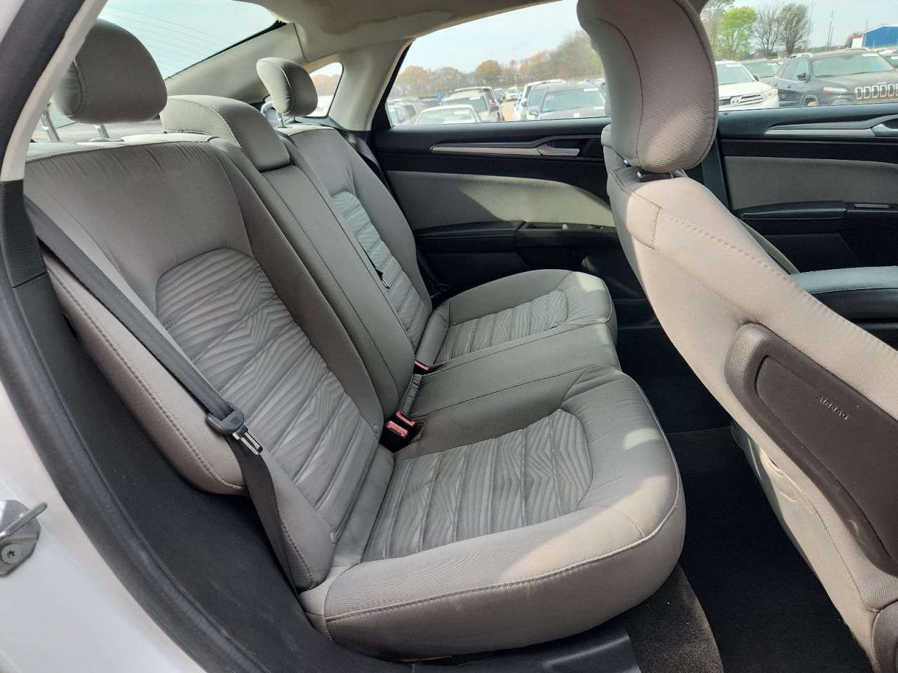 2016 Ford Fusion S VIN: 3FA6P0G73GR243570 Lot: 93886645