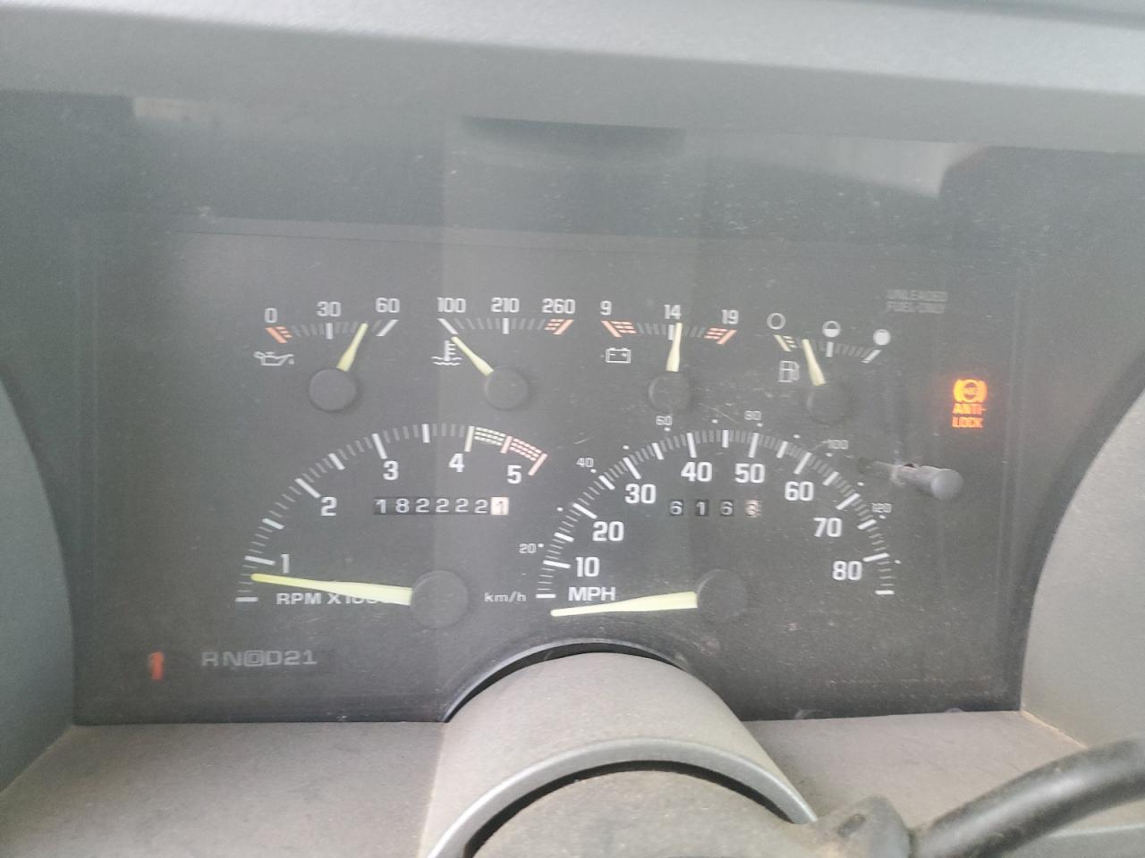 1993 GMC Suburban K1500 VIN: 1GKFK16K3PJ729508 Lot: 91906035