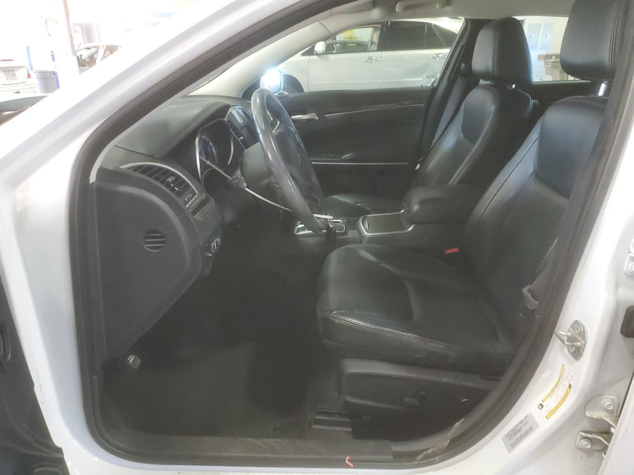 2016 Chrysler 300 Limited VIN: 2C3CCAAG7GH223698 Lot: 93133275