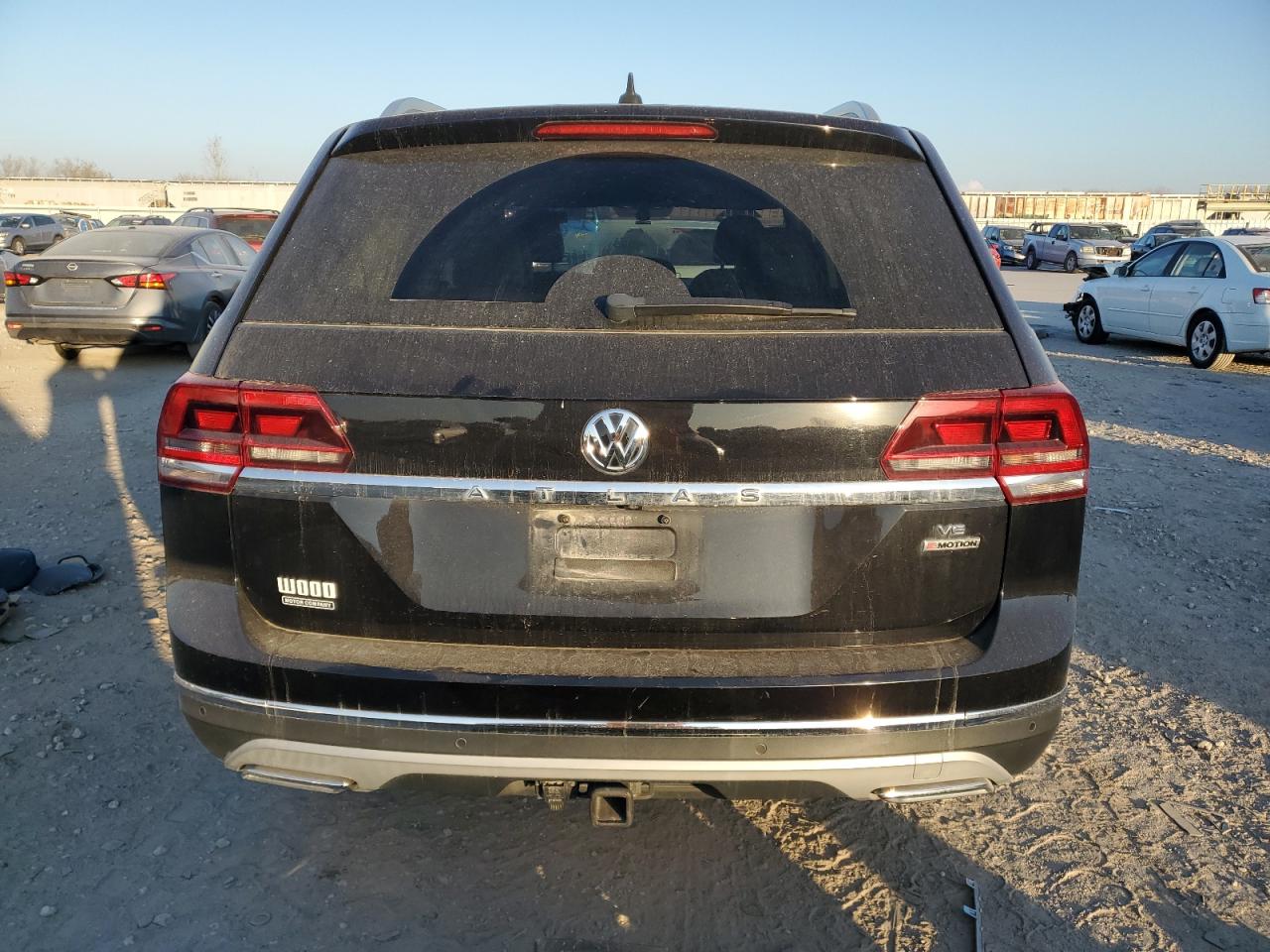 2018 Volkswagen Atlas Sel VIN: 1V2MR2CA4JC561811 Lot: 93298475