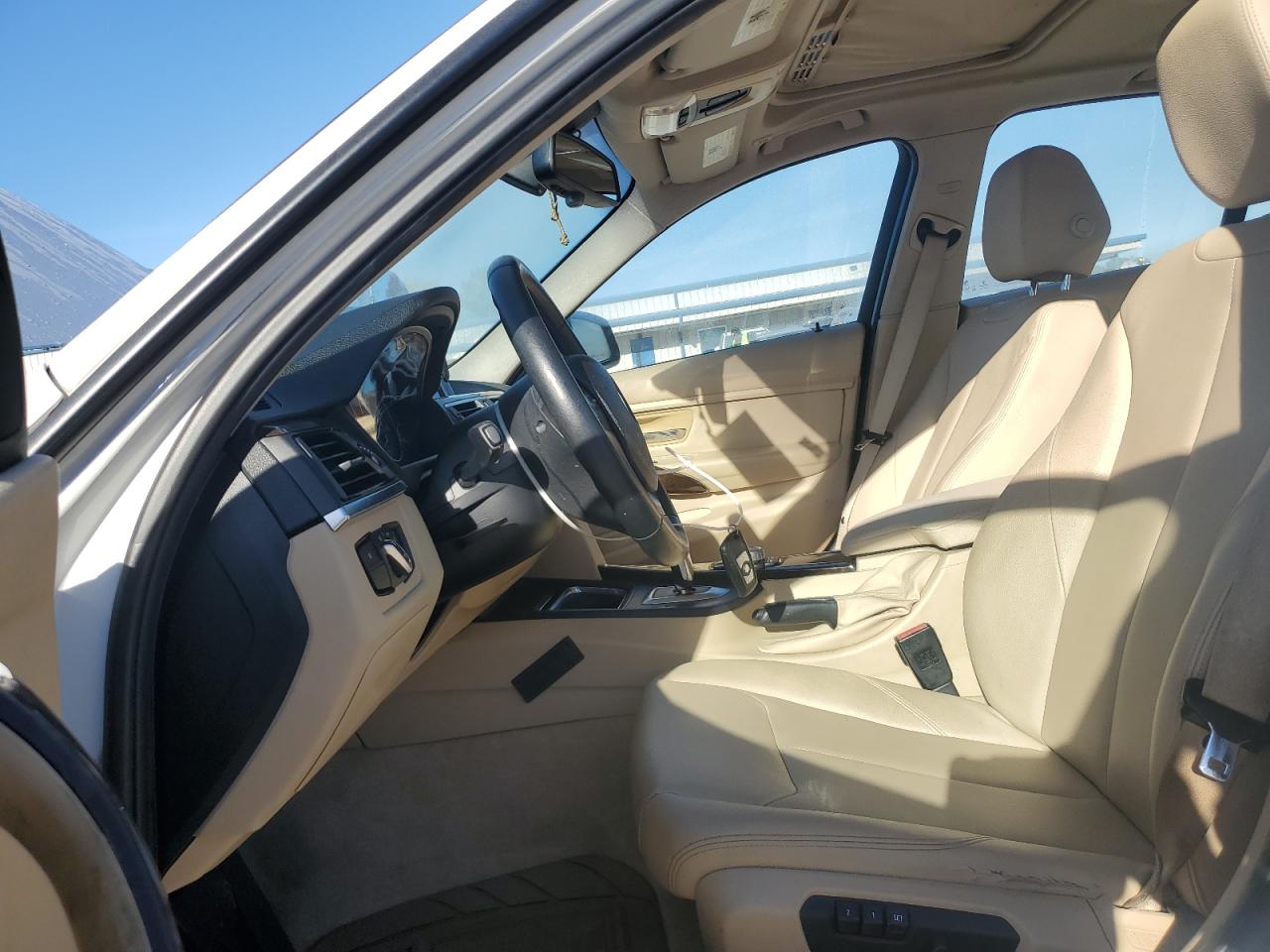 2015 BMW 320 I VIN: WBA3B1C54FP831373 Lot: 91519015