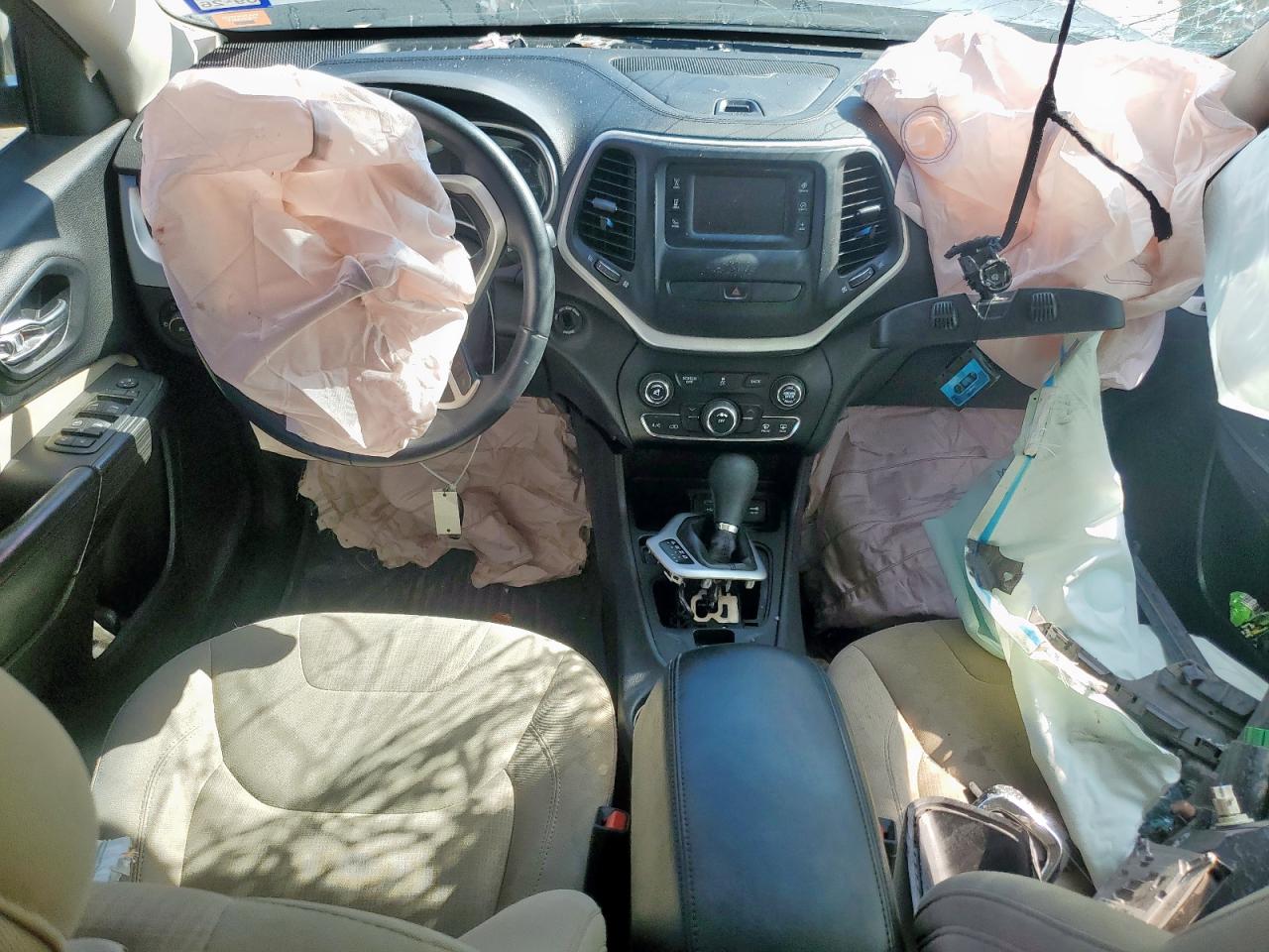 2017 Jeep Cherokee Latitude VIN: 1C4PJLCB0HW541052 Lot: 91108275