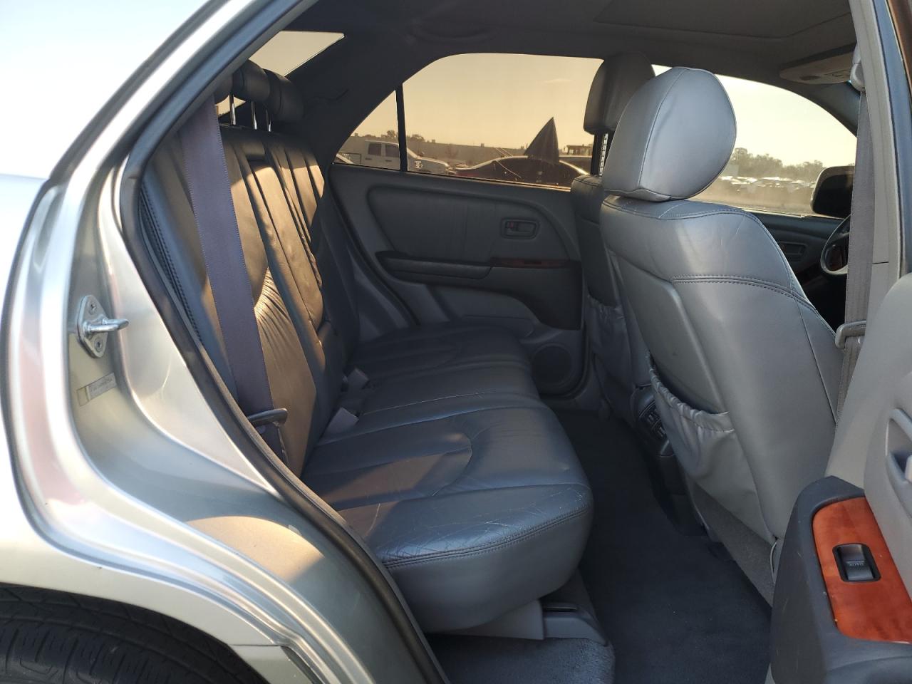 2000 Lexus Rx 300 VIN: JT6GF10U0Y0073586 Lot: 93566475