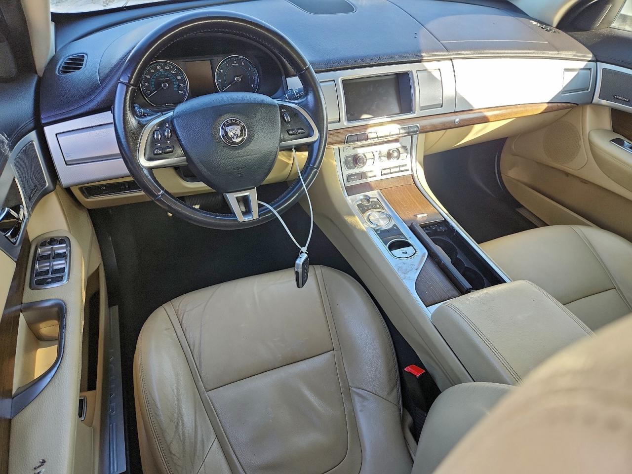 2015 Jaguar Xf 2.0T Premium VIN: SAJWA0FS2FPU68670 Lot: 94230855