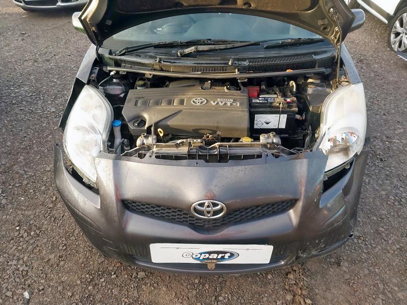 2009 TOYOTA YARIS TR