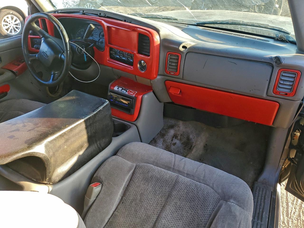 2000 Chevrolet Silverado C1500 VIN: 2GCEC19T8Y1110746 Lot: 94176195