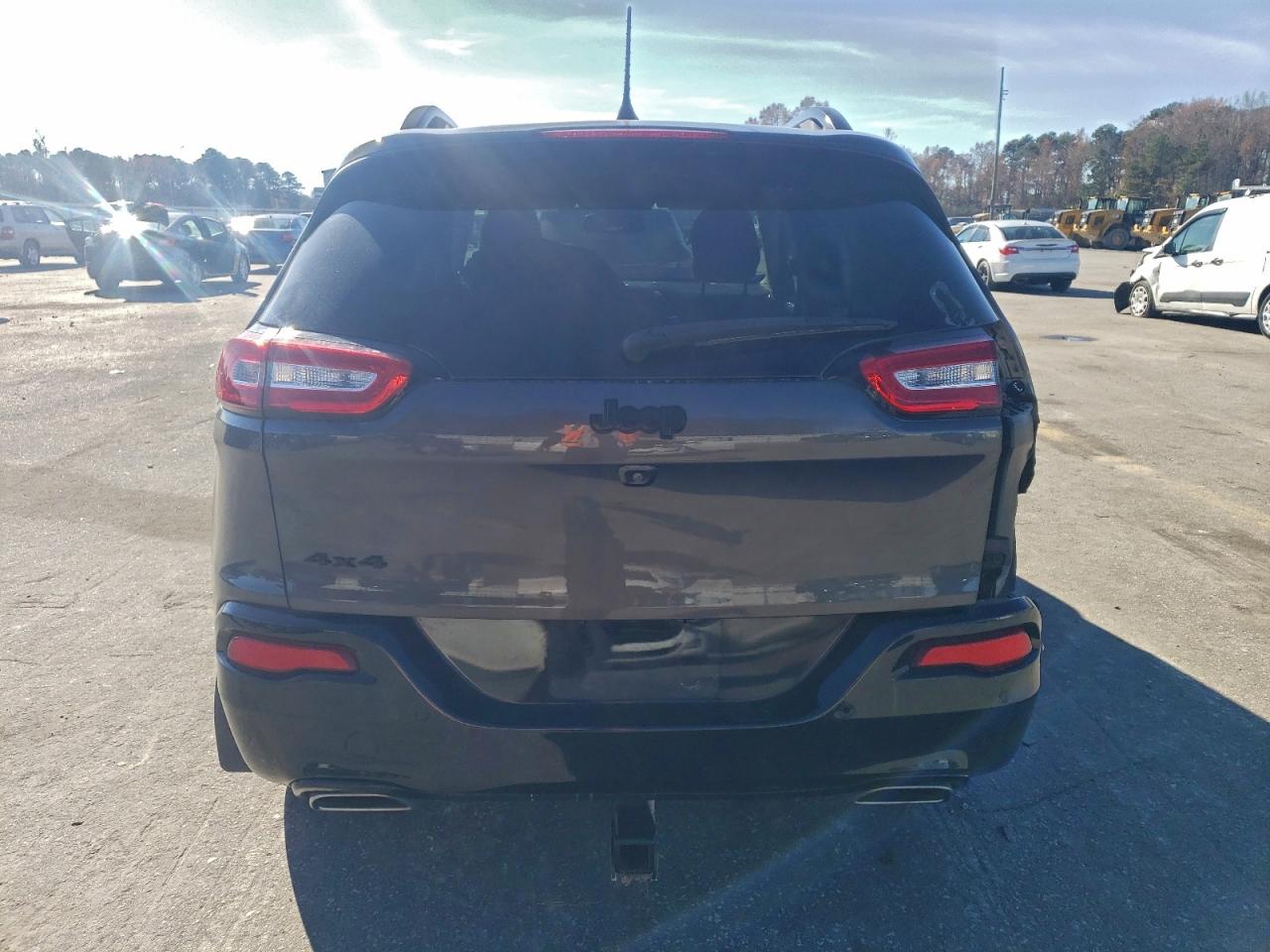 2018 Jeep Cherokee Latitude VIN: 1C4PJMCX3JD586702 Lot: 93931985