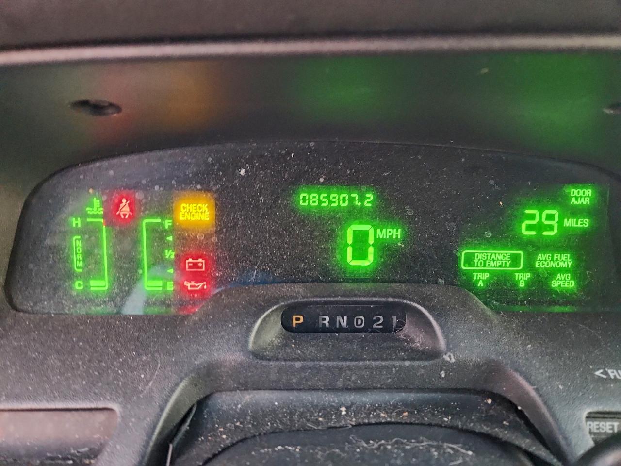 2000 Ford Crown Victoria Lx VIN: 2FAFP74W0YX146933 Lot: 94311455