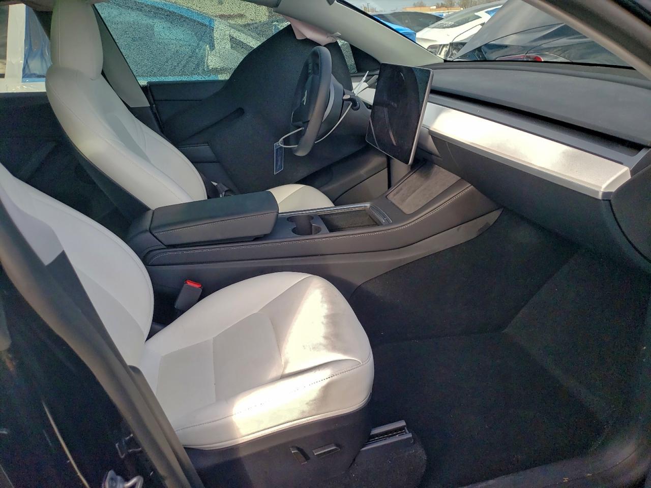 2025 Tesla Model Y VIN: 7SAYGDED0SA354140 Lot: 94127285