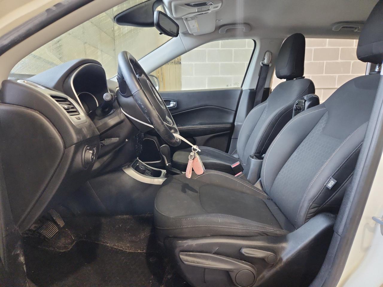 2019 Jeep Compass Sport VIN: 3C4NJDAB7KT689499 Lot: 92584615