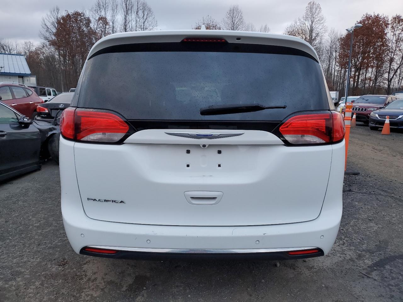 2018 Chrysler Pacifica Touring L VIN: 2C4RC1BG3JR280597 Lot: 91611425