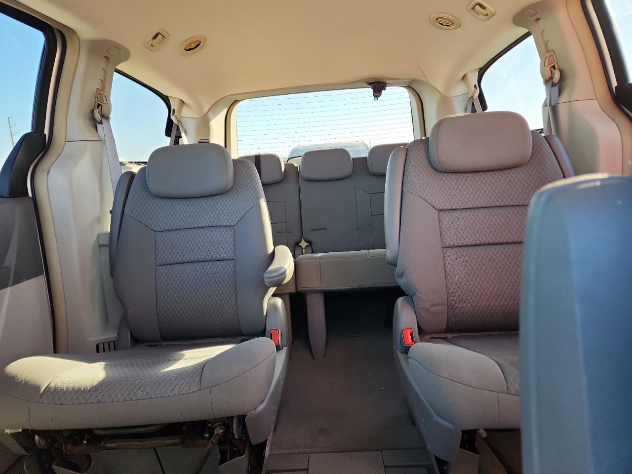 2009 Chrysler Town & Country Lx VIN: 2A8HR44E19R631230 Lot: 92646245